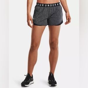 NWT Women's UA Play Up 3.0 Twist Shorts
